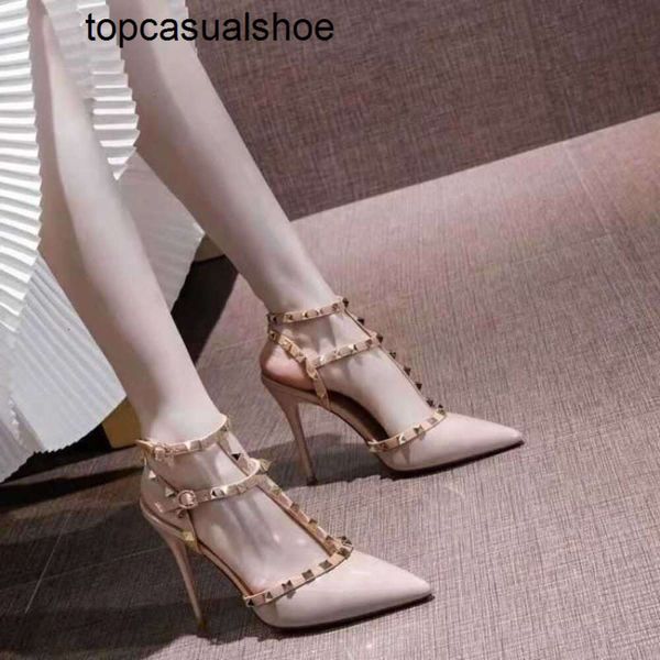 Valentino tacco alto rivettato tacco da donna Scarpe rivettate tacco sottile punta singola scarpa stile fibbia sandali avvolti Scarpe da sposa LCA11