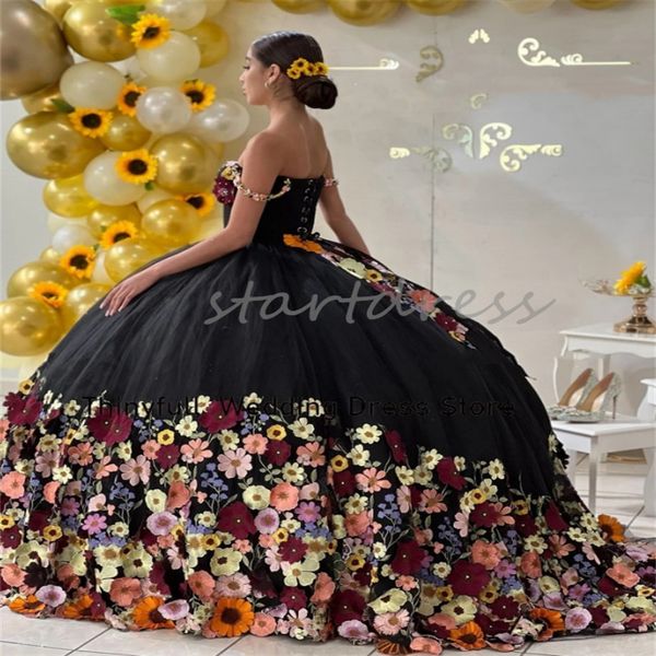 Siyah Meksika Quinceanera Elbiseler 2024 Charro Balo Gown 3D Çiçek On altı tatlı 15 doğum günü elbisesi up kabarık para lüks savistidos vestidos de 15 anos prenses