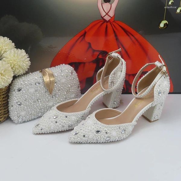 Туфли BaoYaFang с белым жемчугом, женские свадебные туфли и сумка с острым носком, женские вечерние модные туфли-лодочки на толстом каблуке с ремешком на щиколотке