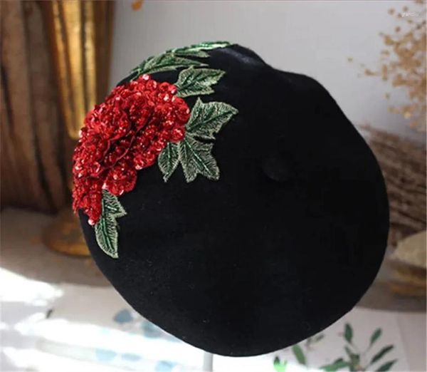 Berets 202401-shi vender lã feltro vermelho flor verde folhas mão beading bela senhora boina chapéu mulheres lazer pintor boné