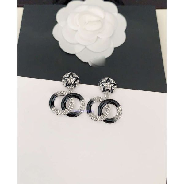 Orecchini del canale di gioielli Personalità in bianco e nero diamante pieno a cinque punture a filo a pendente per donne