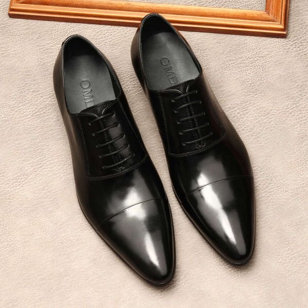 Dresses masculinos de designer de tendências britânicas 2023 Summer Ponto de ponta -do -pé clássico elegante e elegante negócio de casamento social Oxfords Shoes Man