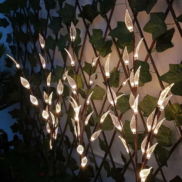 Rasenlampen Outdoor LED Solarlichtsteuerung One Drag Three Leaf Branch Lights Außendekoration LED Garten Rasenstecker Atmosphärenlicht YQ240116