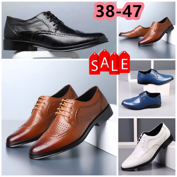 Designers sapatos sapatos casuais mans azul branco marrom sapatos de couro apontado dedo do pé banquetes terno saltos de negócios do homem eur 38-47 preços baixos