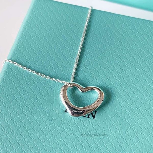 Tiffanylris esigner Classic s925 Sterling Silver a forma di cuore cavo amore collana pendente cuore pesca 520 regalo per San Valentino con scatola