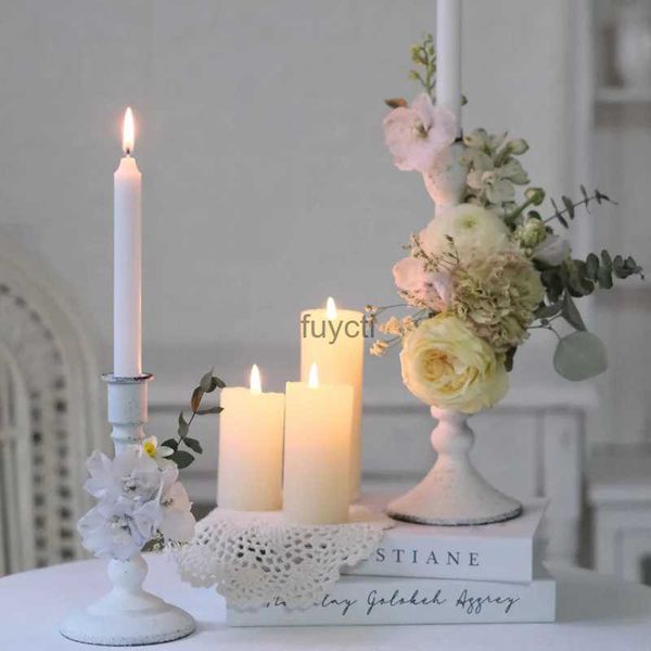 Portacandele Set di 2 Candelieri in metallo bianco per tavolino Decorazione di nozze Accessori per la casa Arredamento della camera Ideale per le feste YQ240116