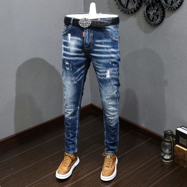 Moda Tasarımcı Erkekler Kot Retro Mavi Streç İnce Uygun Boyalı Yırtık Kot Pen Men Kore tarzı Vintage Casual Denim Pants Hombre 240115