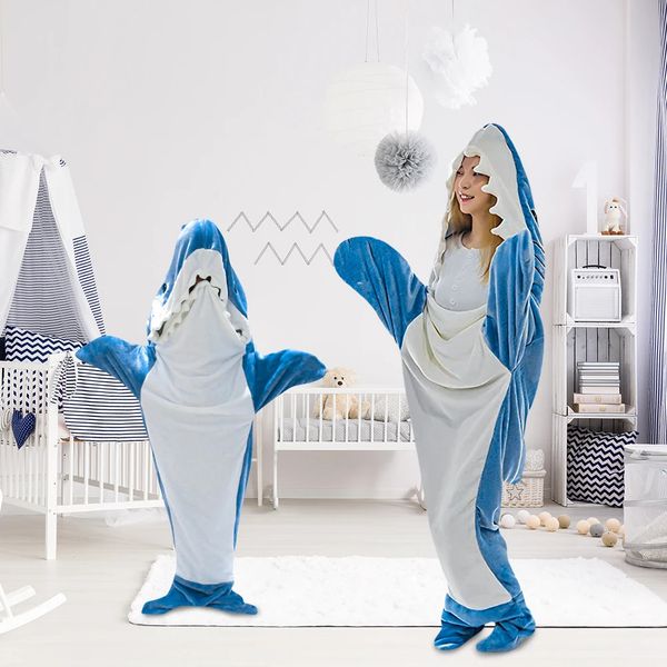 Pigiama Cartoon Shark Tutina per bambini Genitori Con cappuccio Calda coperta di flanella Pigiama Homesuit Divertente Homewear Coperta Sacco a pelo 240115