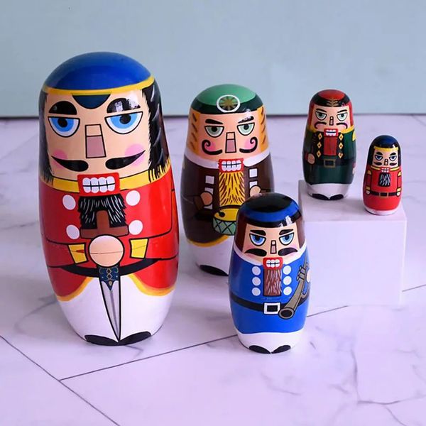 Weihnachten russische hölzerne Matroschka Nussknacker Nesting Dolls Spielzeug-Set handgemachte Handwerk Desktop Ornament Dekorationen 240116