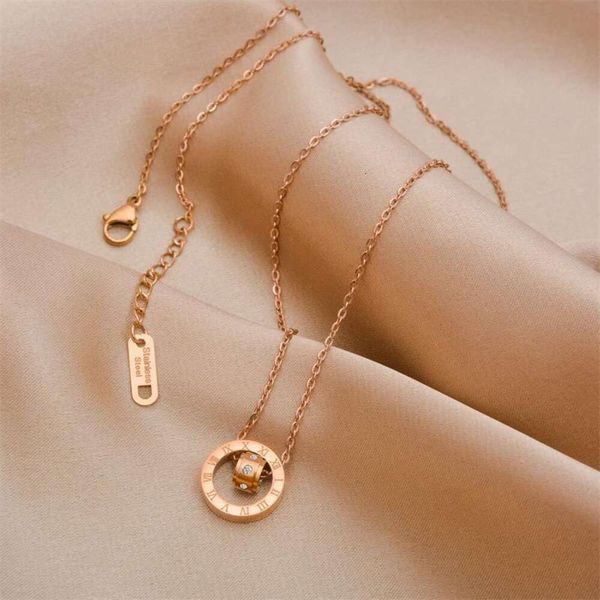 Designer de luxo colar moda multifuncional feminino titânio aço numerais romanos pingente colar rosa ouro corrente presente