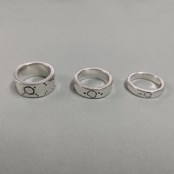 Sterling Silber 925 Knochen nackter Körper schwarz gefärbt gebrauchter Thai-Silber-Hip-Hop-Ring ineinandergreifende Buchstaben Logo Paar Verlobungsringe männliche und weibliche Schmuckversorgung