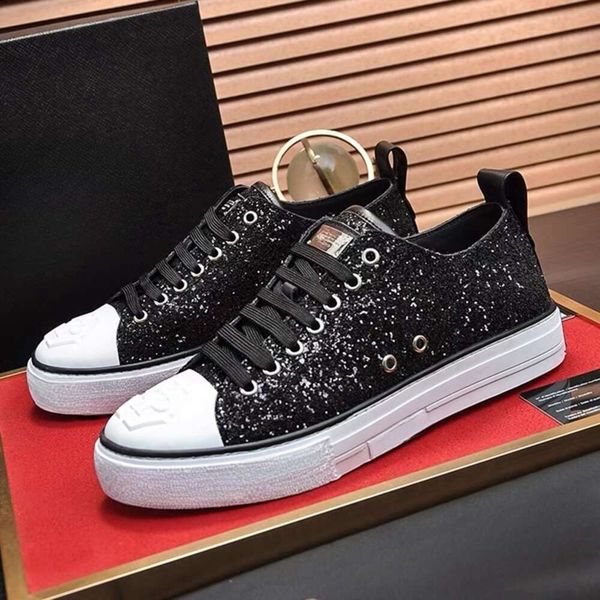 Scarpe da uomo Il designer di marca di altissima qualità Designer a mano Rivet Chaussure Pleins uomini Scarpe casual Casualmente Culla Flat Flat Walking Plein Scarpe