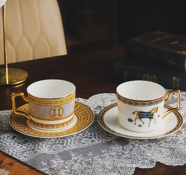Set da caffè con tazza da bere in ceramica, tazza da colazione europea creativa all-match in Bone China