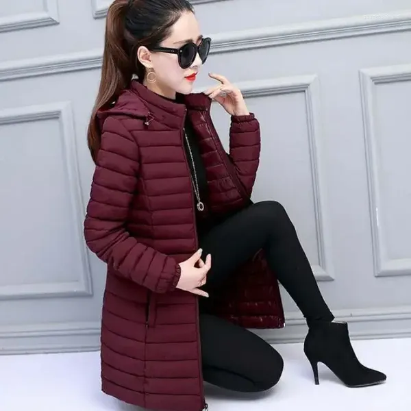 Trench da donna 2024 Cappotto invernale da mamma Piumino in cotone addensato Madam Parka Leggero Slim Fit Capispalla caldo con cappuccio di grandi dimensioni