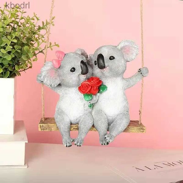 Decorações de jardim Resina Balanço Koala Urso Estatueta Artesanato Miniatura Fada Decoração de Jardim Estátuas Ornamentos Escultura Ao Ar Livre Árvore Pendurada Decoração YQ240116