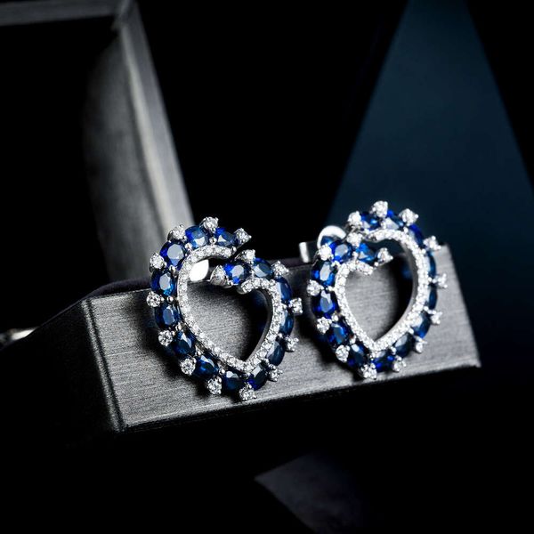 Orecchino di fascino a forma di cuore in oro reale con diamante blu zaffiro naturale di moda per le donne