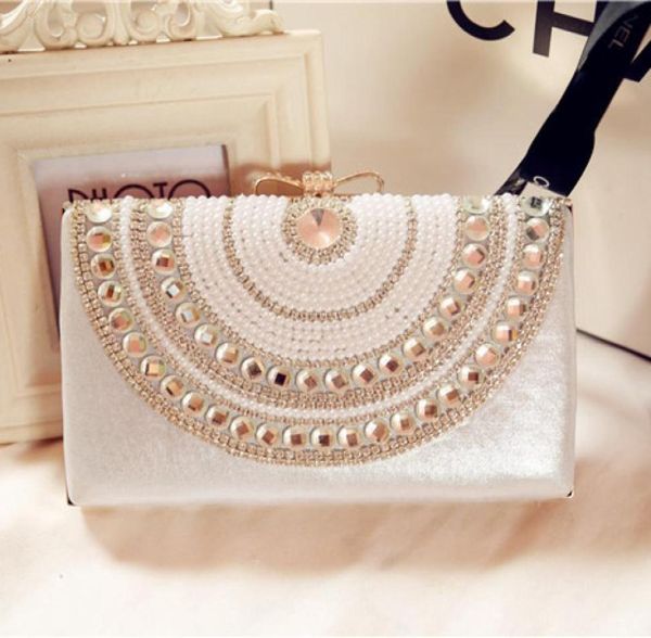 Borse da sera con perle 2016 Borse da sposa da donna con perline di cristallo Borse a mano economiche modeste con fiocco Moda Pochette a mano Borsa con strass Fancy Hand3322733