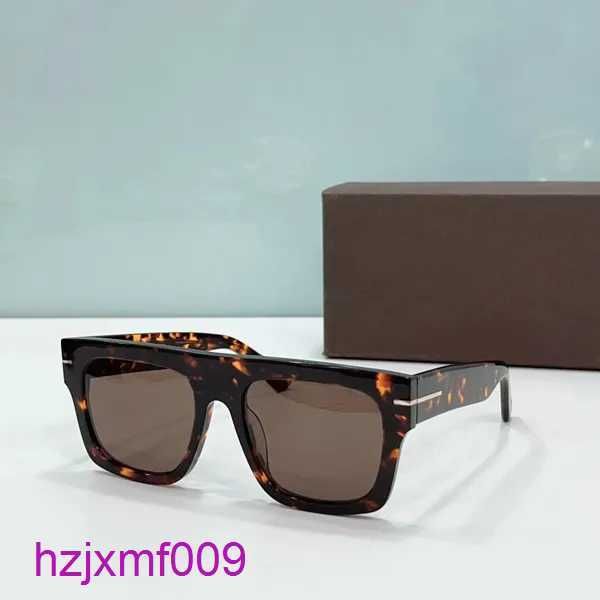 Td92 Sonnenbrille Beliebte Designermode für Männer 0711 1044 Frauen Damen Designer Dame Berühmte Marken Briefrahmen Uv400 Protect Can