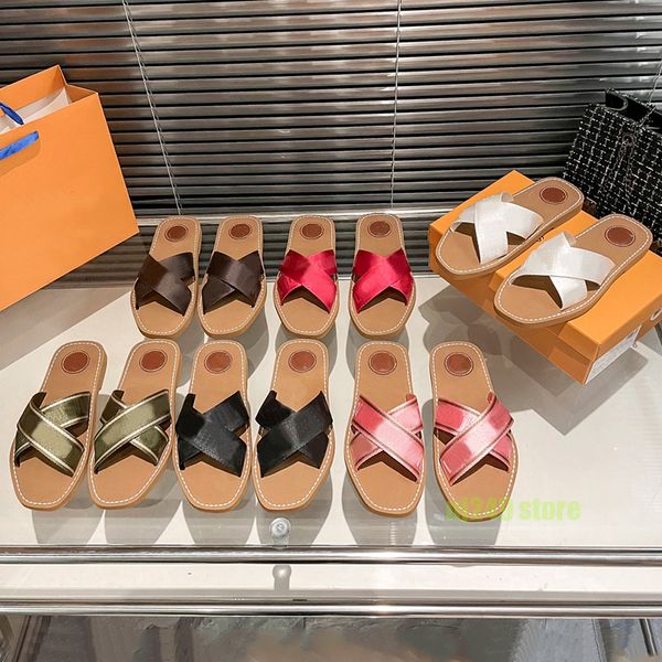 Luxo Cruz Borracha Slides Sandálias Letra Marrom Preto Branco Moda Mens Chinelos Designer Mulheres Praia Larga Casual Flats Flip Flops