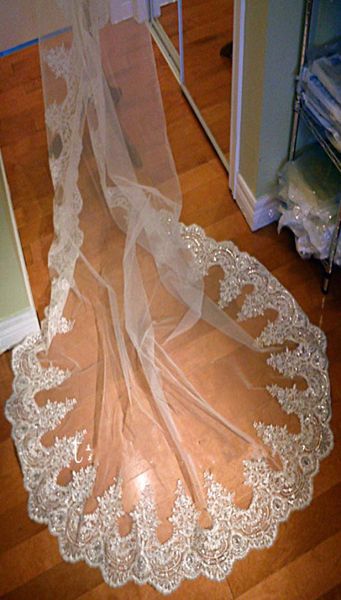 Novos lindos véus de casamento com imagem real, três metros de comprimento, véus de renda, apliques, cristais, tule transparente, comprimento catedral, barato, nupcial Vei9717982