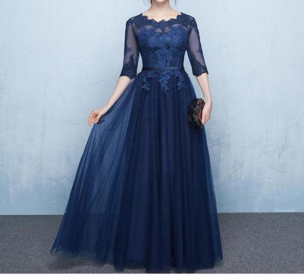 Abiti eleganti per la madre della sposa blu navy mezze maniche trasparenti con applicazioni di pizzo sul retro abito da sera lungo fino al pavimento blu royal B7879372