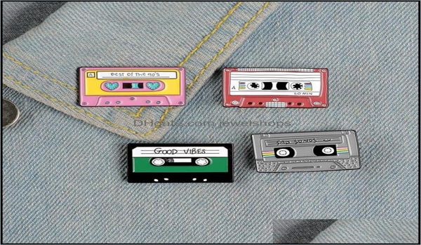 Pinos broches jóias criativo europeu dos desenhos animados broche todo esmalte fita design estudante crachá presente de natal unisex música cd p9889902