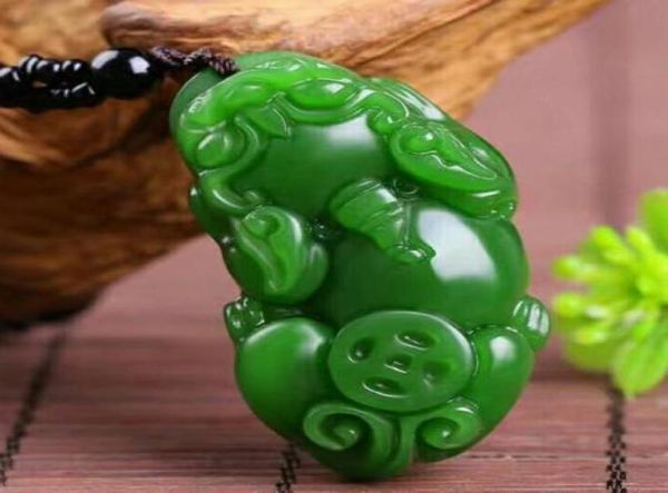 Cina Giada verde intagliata a mano Collana con ciondolo in giada fortunata Amuleto Soldi Dio Bestia Collezione ciondolo Ornamenti estivi Pietra naturale8434193