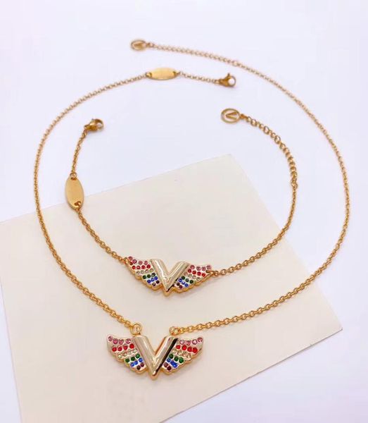 Conjuntos de joyas de estilo Europa América Dama Mujer Grabado V Iniciales Esencial V California Soñando Collar de diamantes de colores Pulsera4701739
