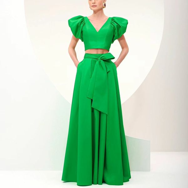 Elegante lange grüne Satin-Abschlussballkleider im 2-teiligen Stil, A-Linie, V-Ausschnitt, bodenlang, plissiert, Partykleid, Maxi, formelle Abendkleider für Damen