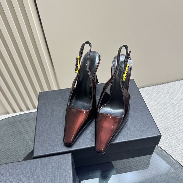 Novas sandálias de salto alto Luxurv Designer sapatos saltos vestido de couro clássico clássico dedo do pé quadrado mulheres 10,5 cm saltos preto dourado fundo de casamento de ouro com caixa de alta qualidade