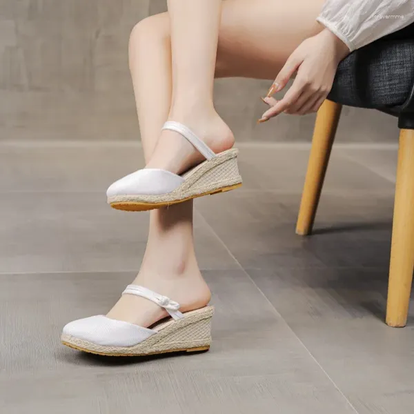 Sandálias chinelos alpercatas mulher sapatos de verão 2024 cunhas senhoras casual deslizamento-em dedo do pé fechado bombas de salto feminino calçado