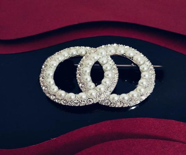 ottone intero placcato oro diamanti perle spilla stile classico Spille gioielli in bronzo vintage di lusso nuovo designer europeo siz5715206