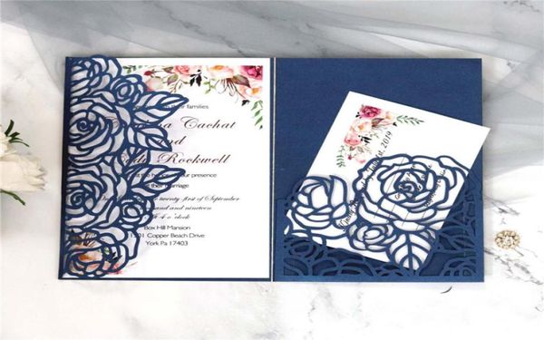Rose Trifold Laser Cut Hochzeitseinladungen Pearl Shimmy Pocket Hochzeitseinladung Burgunderrote Hochzeitseinladungskarten mit Gürtel8842460