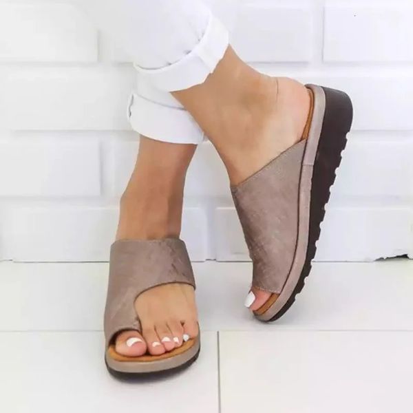 Mulheres sandálias de verão plataforma confortável sapatos planos sola senhoras casual macio grande dedo do pé sandália ortopédica bunion corrector chinelos 240117
