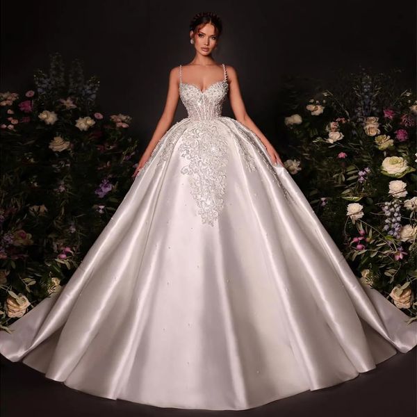 Favolosi abiti da sposa con perle da ballo Abito da sposa con applicazioni Abito da sposa senza spalline Sweep Train Raso Vestido de Novia per la sposa YD