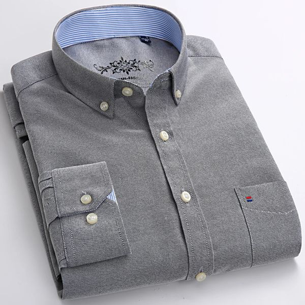 Moda masculina manga longa sólida camisa oxford único remendo bolso design simples casual padrão botão colarinho camisas 240117