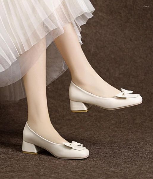 Sapatos de vestido com arco branco bonito kawaii saltos quadrados para mulher 2024 calçados de verão feminino toe estilo coreano desconto beau hoje y2k a