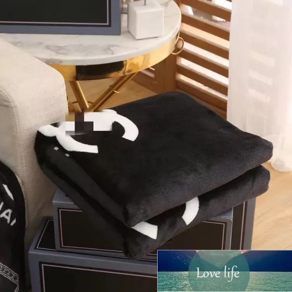 Универсальный черный дизайнерский белый буквенный шаль для отдыха и путешествий, одеяло для офиса, чехол для кондиционера, европейское пледовое одеяло, подарочная коробка, декоративное одеяло, лучшее качество