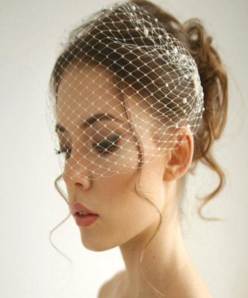 Perlen-Bandeau-Vogelkäfig-Hochzeitsschleier, russischer Netting-Stirnband-Schleier, Brautaccessoires mit Metallkämmen auf beiden Seiten, kurzer Schleier für Br7935383