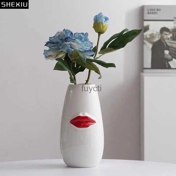 Vasi Creative Red Lips Vaso in ceramica Decorazione da scrivania Minimalismo Labbra rosse Vasi di fiori in porcellana Disposizione dei fiori Vasi floreali YQ240117