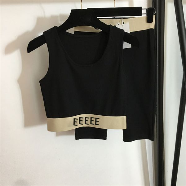 Schwarze Damen-Yoga-Tank-BH-Shorts-Set, sexy gepolsterte Trainingsanzüge aus Gurtband, sportliche Unterhemd-Shorts-Outfits für Damen