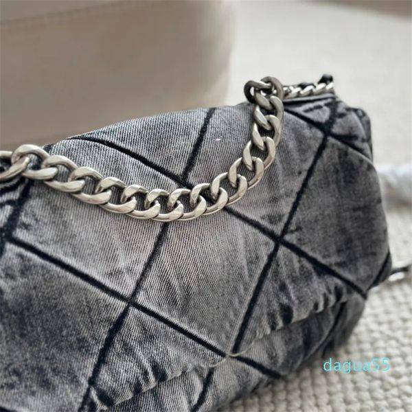 Designer Donna 19 Borsa a tracolla con catena in denim Borsa a tracolla con patta grigio argento Borsa a tracolla con tracolla Lady Borse a tracolla 30 cm