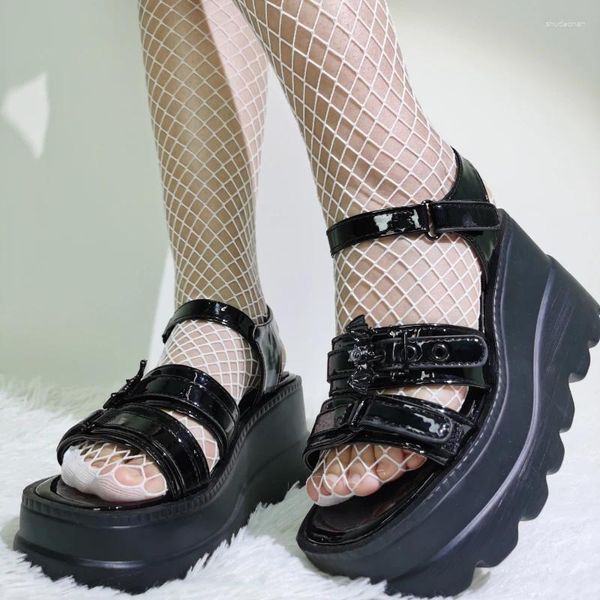 Sandalen INS Marke Herz Schnalle Peep Toe Damen Punk Goth Plateauschuhe Mode Cool Casual Bequeme Freizeit Sommer