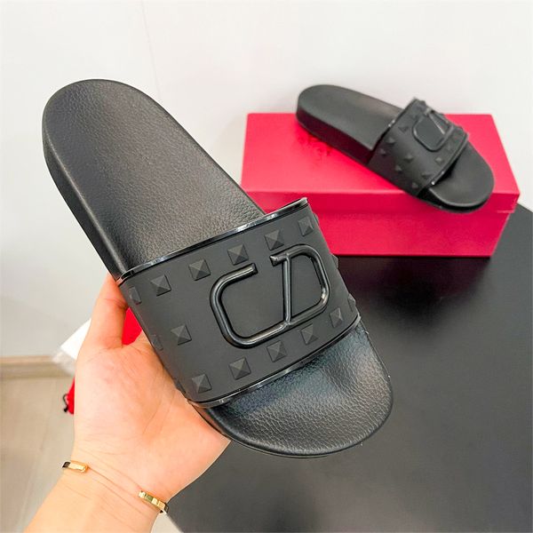 DHgate > Черная заклепка vltn Slide Flip Flop Тапочки vlogo sandale на плоской подошве на резиновой подошве Сандалии женские летние Роскошные ползунки Дизайнерская обувь мужские бездельники пляжные тапочки DHgate