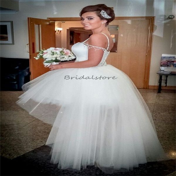 Abito da sposa Bohemian Hi Low Beach 2024 Sexy senza spalline Puffy Tulle Corto Boho Sposa in rilievo Abiti da sposa country civili Robe De Mariee Hippies Vestio Novias