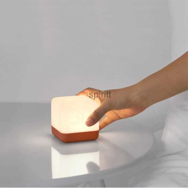 Orologi da tavolo da scrivania Luce notturna quadrata a LED con temporizzazione dell'orologio Lampada da tavolo con ricarica USB protezione degli occhi camera da letto soggiorno luci decorative portatili YQ240118