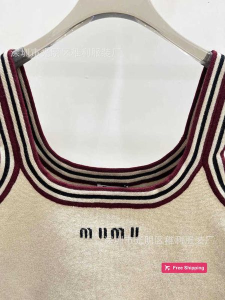 Дизайнерские женские майки Camis Miu Home High Edition Ранняя весна Академический стиль Контрастный вязаный свитер с короткими буквами и микро-этикеткой Майка 2NFN