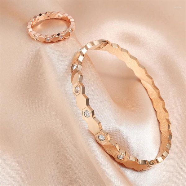 Collana e orecchini Set UILZ Anello rigido con rombo geometrico di lusso leggero per donna Coppia di mani in acciaio al titanio con zirconi intarsiati di moda semplice