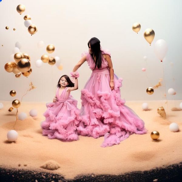 Пышные розовые одинаковые платья для мамы и дочки для семейного образа, многослойные оборки с v-образным вырезом для фотосессии, вечерние наряды для мамы и меня