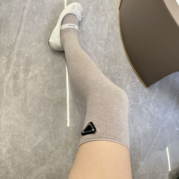 Designer-Socken, Strumpfwaren, Damensocken, Designer-Modedesign, kniehohe Oberschenkelsocken mit Plüsch-Kaschmir-Strumpfwaren, lange Socken mit hohem Schlauch, Stapelsocken B4NA